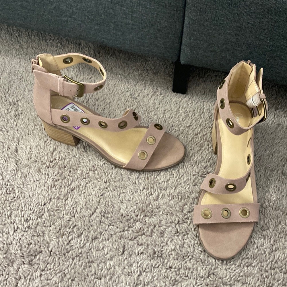 NWT Strappy Heel sandal- Crown Vintage